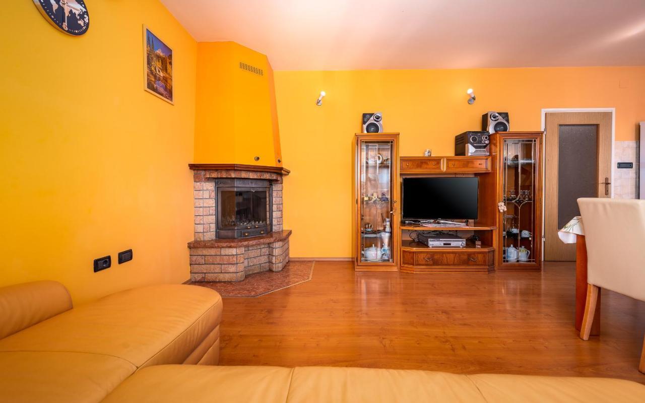 Villa Semy Pazin Exteriör bild