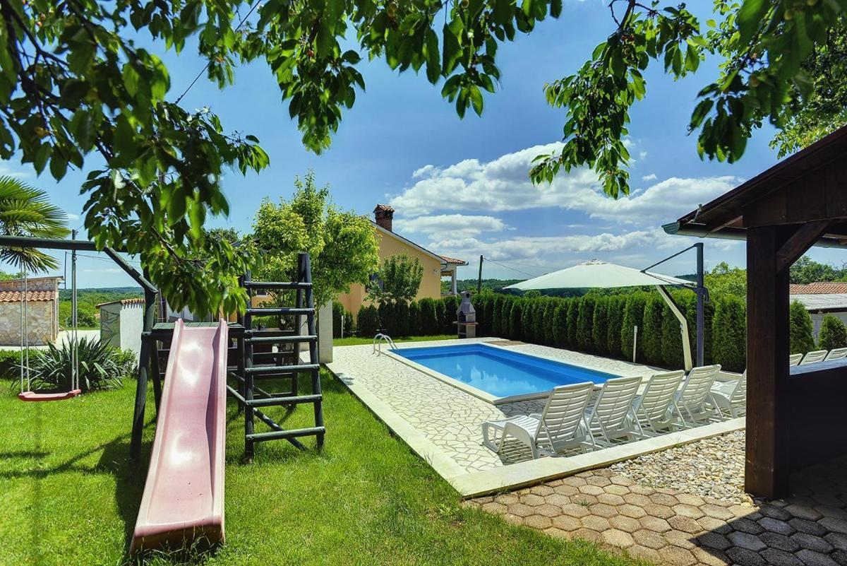 Villa Semy Pazin Exteriör bild