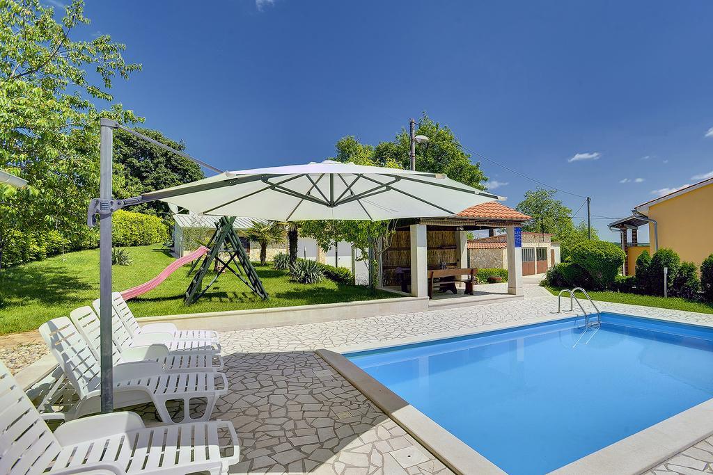 Villa Semy Pazin Exteriör bild