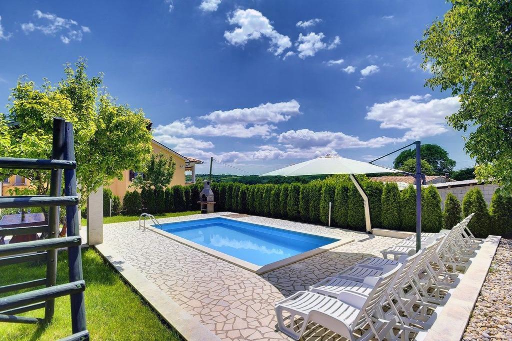 Villa Semy Pazin Exteriör bild
