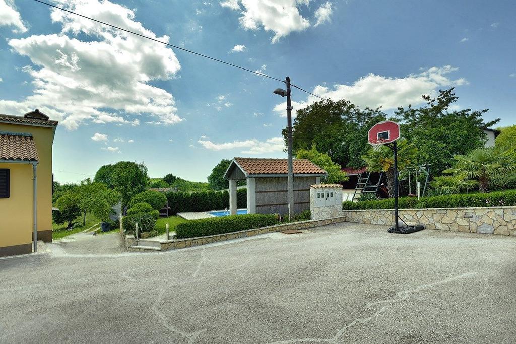 Villa Semy Pazin Exteriör bild